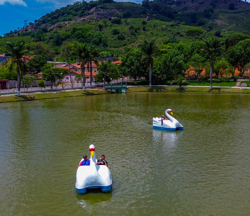 PEDALINHOS PARQUE DO LAGO DE ALBERTINA