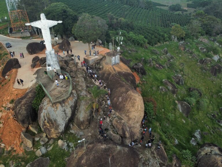 Peregrinacao ao Cristo br na Sexta feira Santa albertina mg